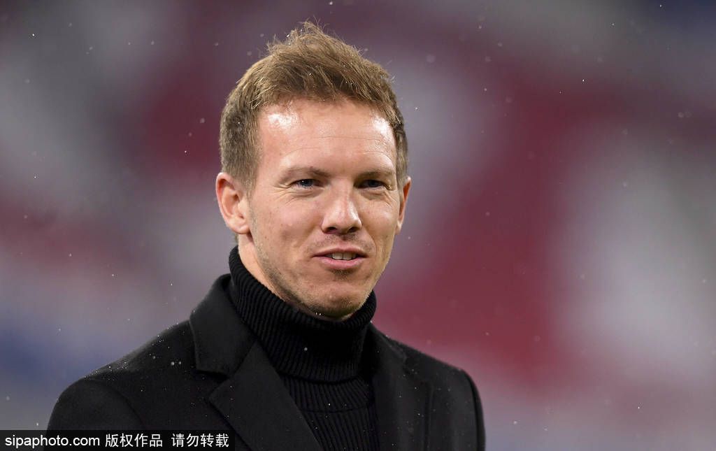 红军英超首冠：为了纪念利物浦首夺英超冠军，嘉士伯推出了一款签名版金属啤酒罐，在全球超过25个国家售卖。